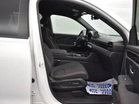 Used 2025 Honda Pilot Sport image 17