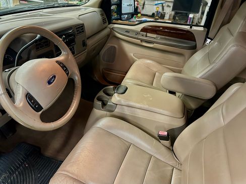 Used 2004 Ford F350 Lariat image 10