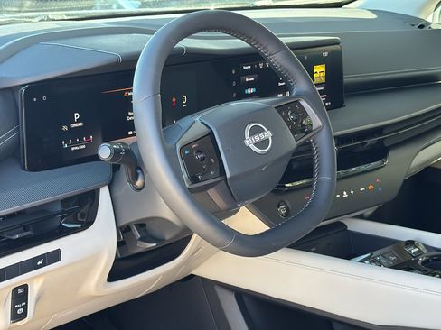 Used 2025 Nissan Murano SV image 10