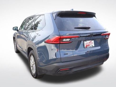 Used 2024 Toyota Grand Highlander XLE image 3