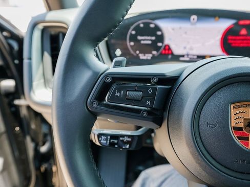 Certified 2025 Porsche Cayenne image 17