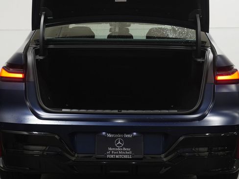 Used 2025 BMW i7 M70 w/ Executive Package image 34