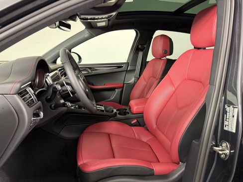 Certified 2026 Porsche Macan AWD/4WD image 5