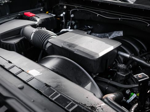 Used 2025 Chevrolet Silverado 2500 LT image 34