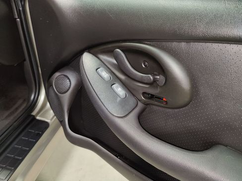 Used 2000 Pontiac Firebird Formula w/ Security Pkg image 13