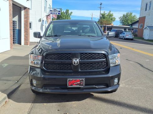 Used 2017 RAM 1500 Express AWD/4WD image 3