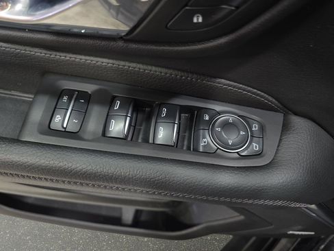 Used 2024 GMC Yukon Denali w/ Advanced Technology Package AWD/4WD image 31