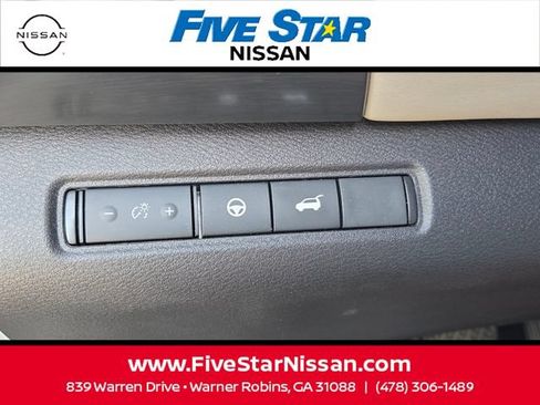 Used 2024 Nissan Pathfinder SL FWD image 28