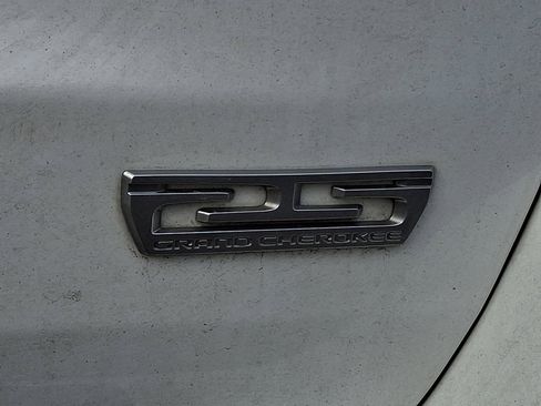 Used 2018 Jeep Grand Cherokee Limited image 4