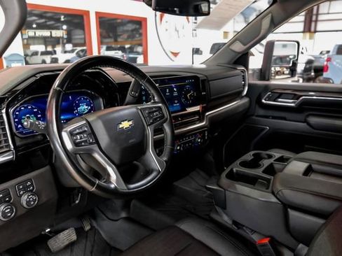 Used 2024 Chevrolet Silverado 3500 LT w/ Convenience Package AWD/4WD image 5