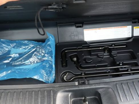 Used 2017 Toyota Highlander XLE image 25