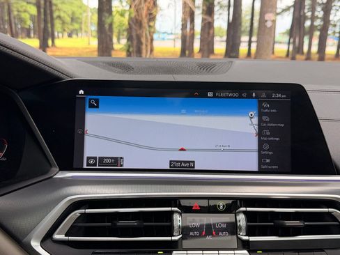 Used 2021 BMW X5 xDrive40i w/ M Sport Package AWD/4WD image 4