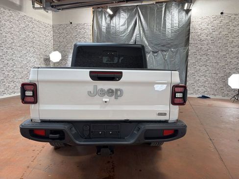 Used 2020 Jeep Gladiator Overland AWD/4WD image 6