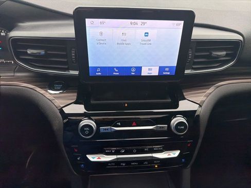 Used 2023 Ford Explorer Limited w/ Class IV Trailer Tow Package image 13