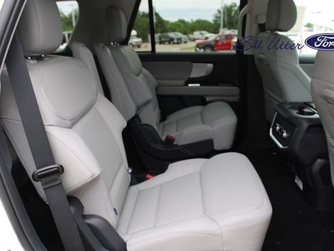 New 2026 Ford Expedition Active RWD image 9
