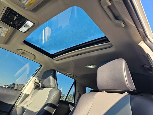 Used 2018 Toyota 4Runner SR5 Premium image 28