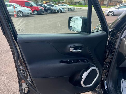 Used 2018 Jeep Renegade Latitude w/ Cold Weather Group AWD/4WD image 15