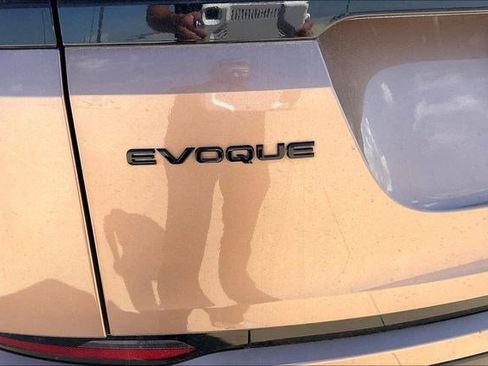 New 2025 Land Rover Range Rover Evoque Dynamic SE image 9