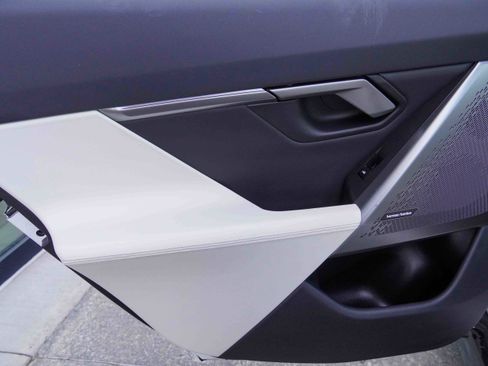 Certified 2025 BMW 530i xDrive image 32