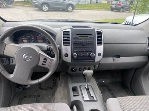 Used 2012 Nissan Frontier SV AWD/4WD image 7