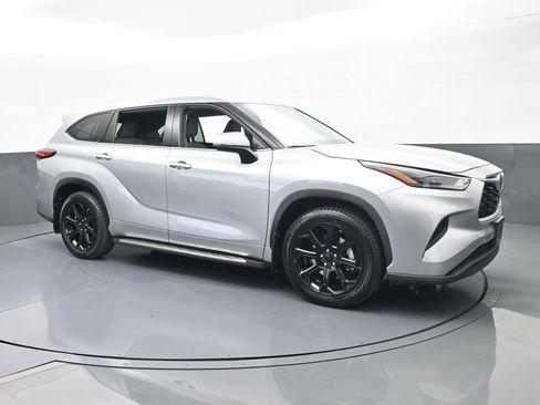 Used 2022 Toyota Highlander L image 8