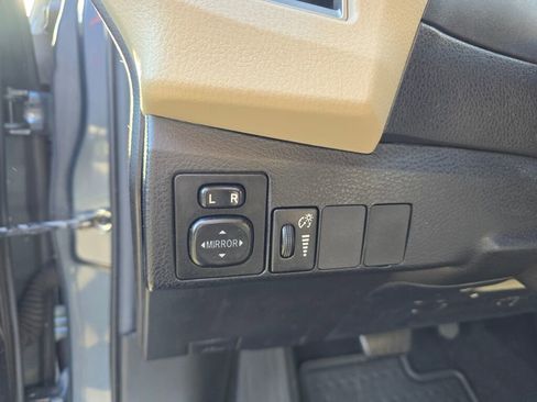 Used 2016 Toyota Corolla LE image 21