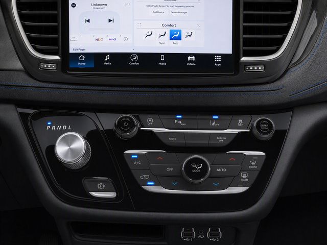 Used 2025 Chrysler Pacifica Select FWD image 15