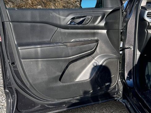 Used 2018 GMC Acadia SLT image 21