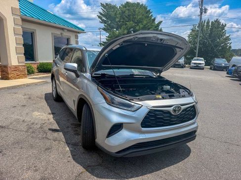 Used 2021 Toyota Highlander L FWD image 23
