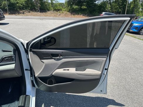Used 2017 Hyundai Elantra SE FWD image 21