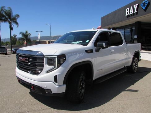 Used 2023 GMC Sierra 1500 AT4 w/ Technology Package AWD/4WD image 4