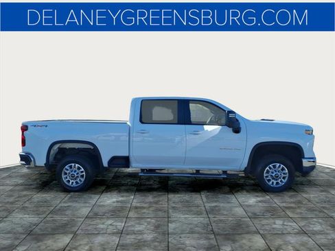 Used 2024 Chevrolet Silverado 2500 LT image 2