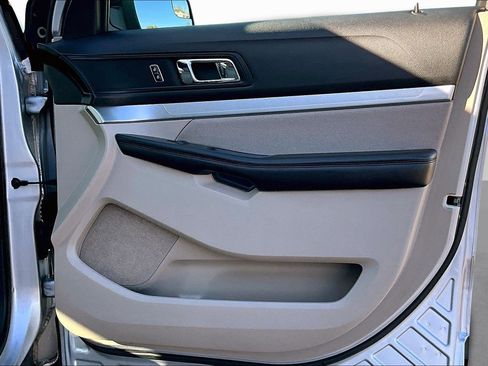 Used 2018 Ford Explorer Base image 17