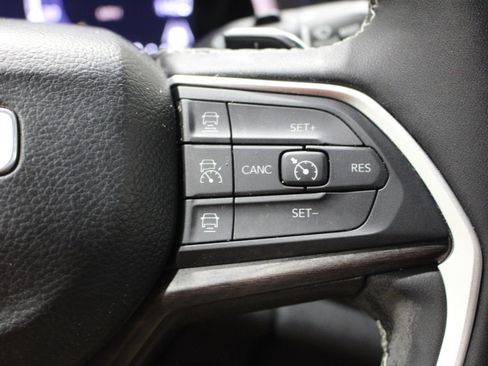 Used 2023 Jeep Grand Cherokee L Limited w/ Black Appearance Package AWD/4WD image 12