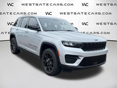 Used 2024 Jeep Grand Cherokee Altitude AWD/4WD image 37