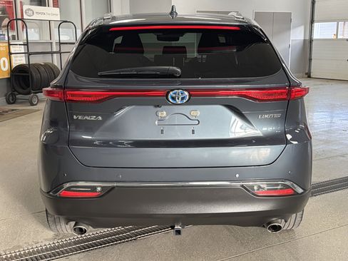 Used 2024 Toyota Venza Limited image 9