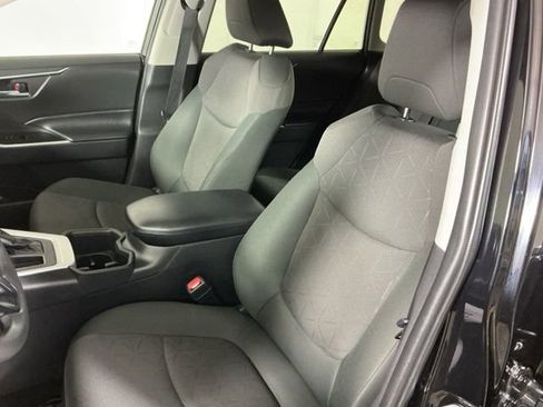 Used 2024 Toyota RAV4 XLE FWD image 10