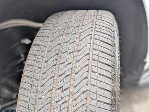 Used 2024 GMC Yukon XL Denali w/ Advanced Technology Package image 40