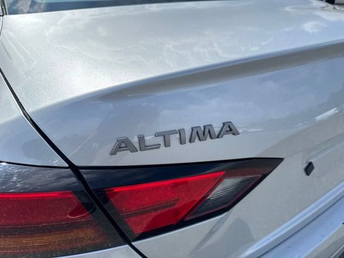 Used 2024 Nissan Altima 2.5 SV FWD image 8