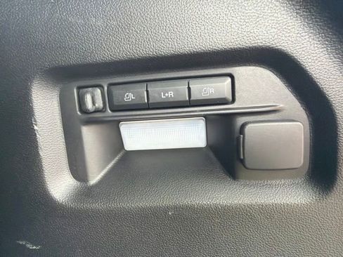 Used 2022 Ford Explorer Platinum w/ Equipment Group 601A AWD/4WD image 13