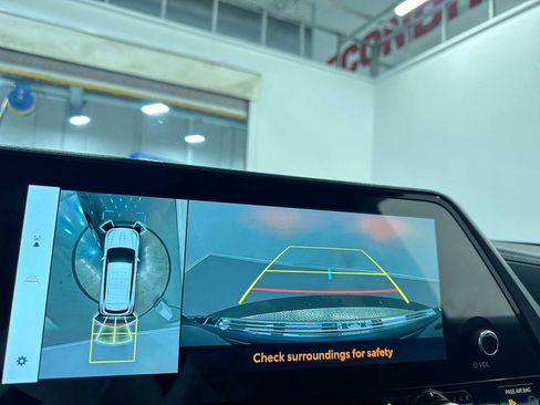 Used 2024 Toyota Highlander Platinum image 26