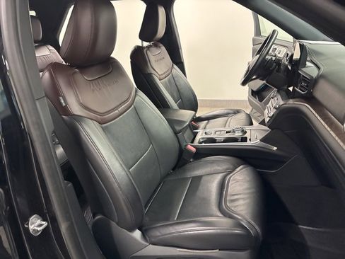Used 2020 Ford Explorer Platinum w/ Premium Technology Package image 19