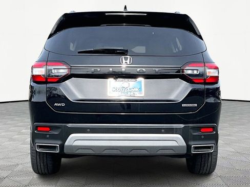 Used 2023 Honda Pilot Touring image 7