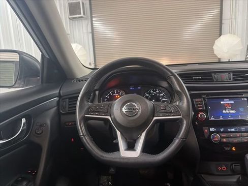 Used 2018 Nissan Rogue SV image 51