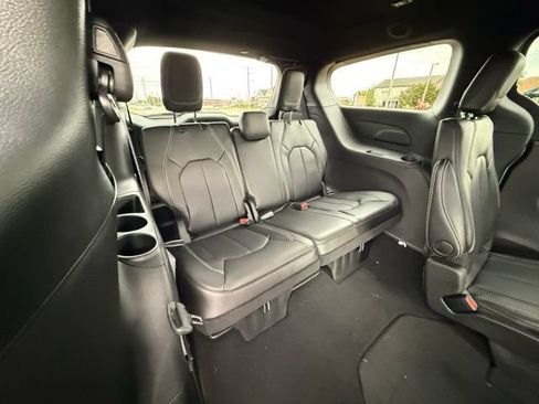 New 2026 Chrysler Pacifica Select AWD/4WD image 14