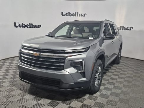 New 2026 Chevrolet Traverse LT w/ Driver Confidence Package FWD image 3
