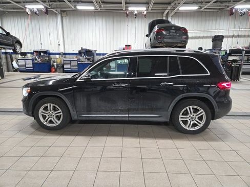 Used 2021 Mercedes-Benz GLB 250 4MATIC image 2