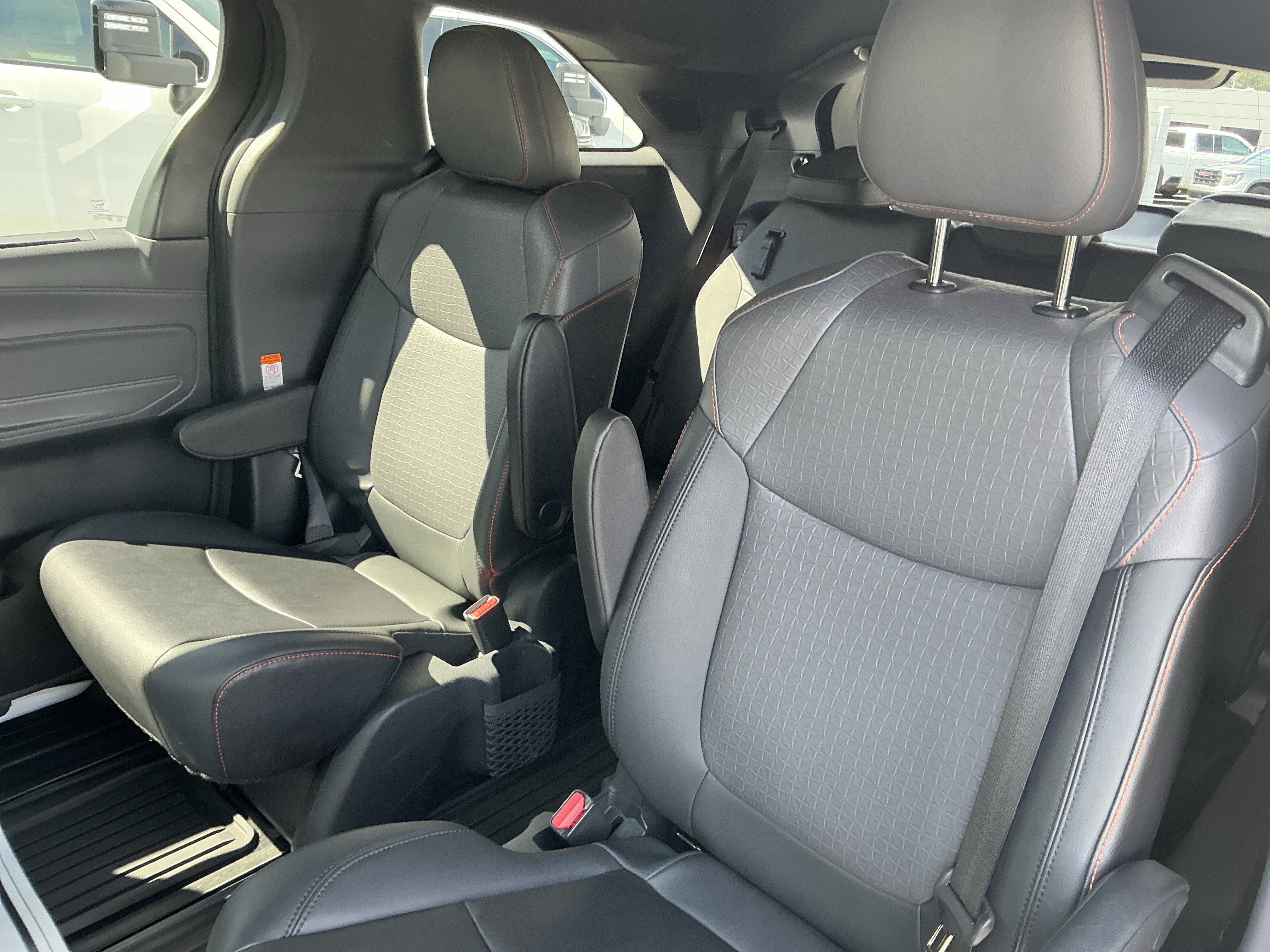 Used 2022 Toyota Sienna XSE w/ XSE Plus Package FWD image 10