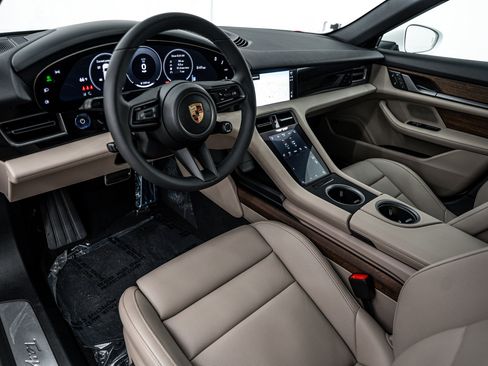 New 2025 Porsche Taycan image 4