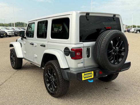 Used 2024 Jeep Wrangler Unlimited Sahara AWD/4WD image 8